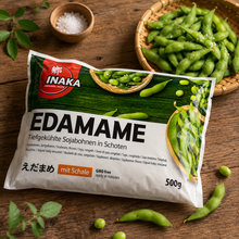 Produit d’edamame accompagné d’edamame posé sur une table