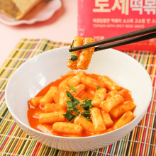 떡볶이의 신 로제 떡볶이 God of Tteokbokki Sauce Rosée 360G [Dongwon] DDM 13.12.2024