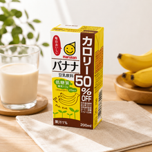 Boisson au soja Marusan à la banane avec bananes fraîches et verre de boisson au soja