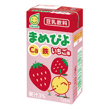 Boisson au soja Marusan Mamepiyo à la fraise 125 ml, emballage rose avec fraises