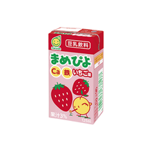 Boisson au soja Marusan Mamepiyo à la fraise 125 ml, emballage rose avec fraises