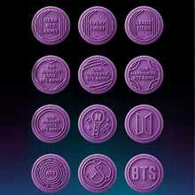 Collection de biscuits violets Oreo Édition BTS avec 12 designs spéciaux incluant le logo BTS et des messages ARMY