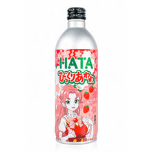 Soda japonais à la fraise HATA 500 ml, boisson gazeuse japonaise au goût de fraise avec illustration anime sur la bouteille.