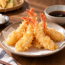 Crevettes tempura croustillantes préparées avec une poudre à frire coréenne, servies avec sauce d’accompagnement